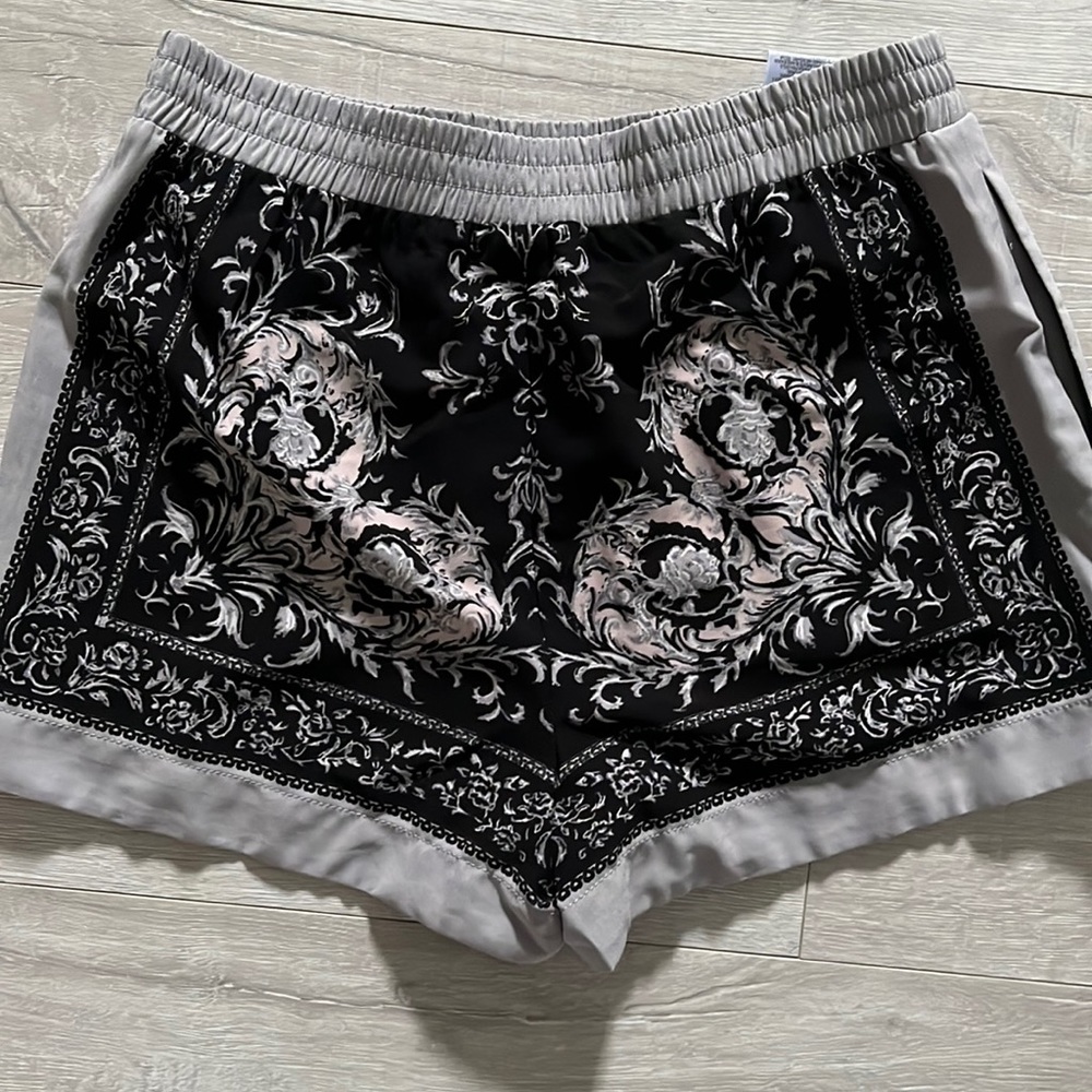 BCBG printed shorts